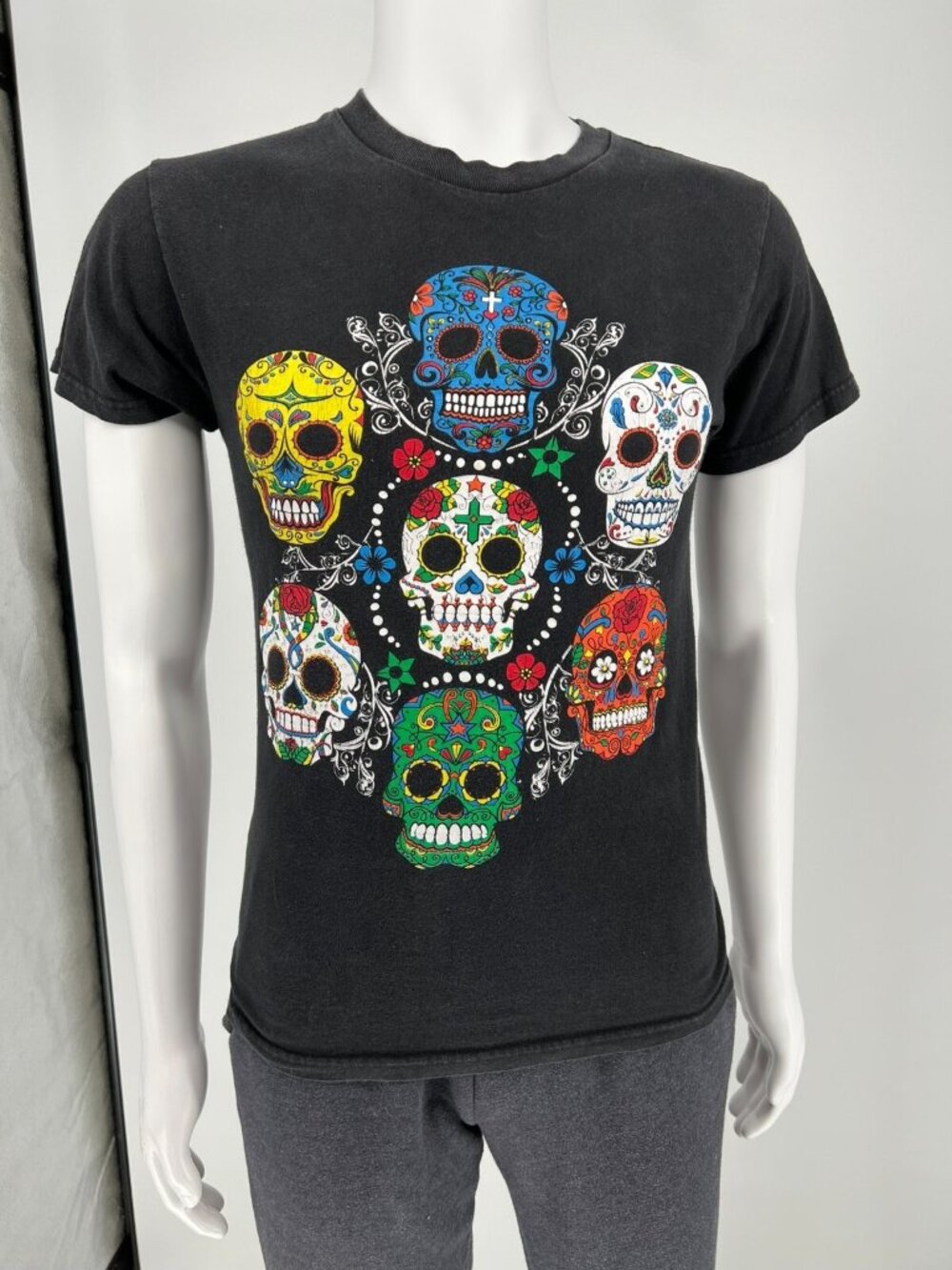 2010s Alstyle Lucky 7 Sugar Skull Made in Mexico Black Graphic T-Shirt (Small)